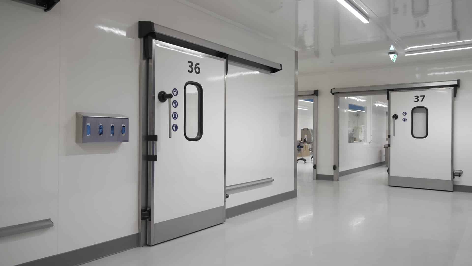 ArmorTuf® en Glasbord® deursystemen bij ARM DOORS - glasvezel deuren