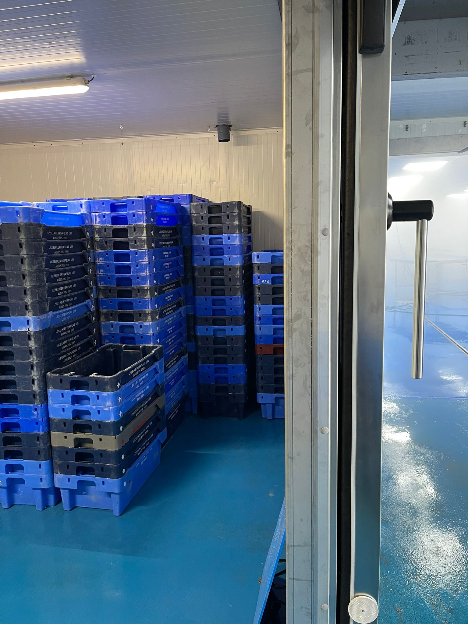schuifdeur koelcel voor vishandel in urk